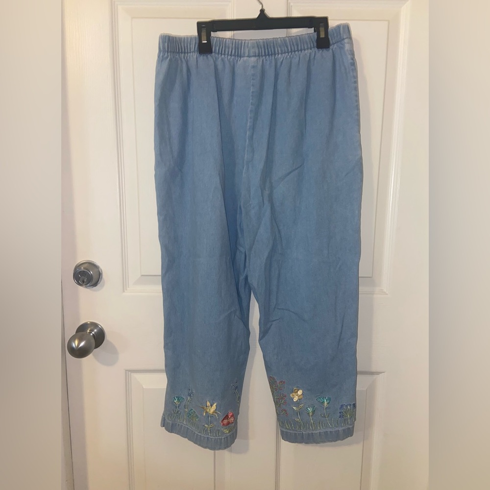 Flower Bottom Stretch Waist Jeans